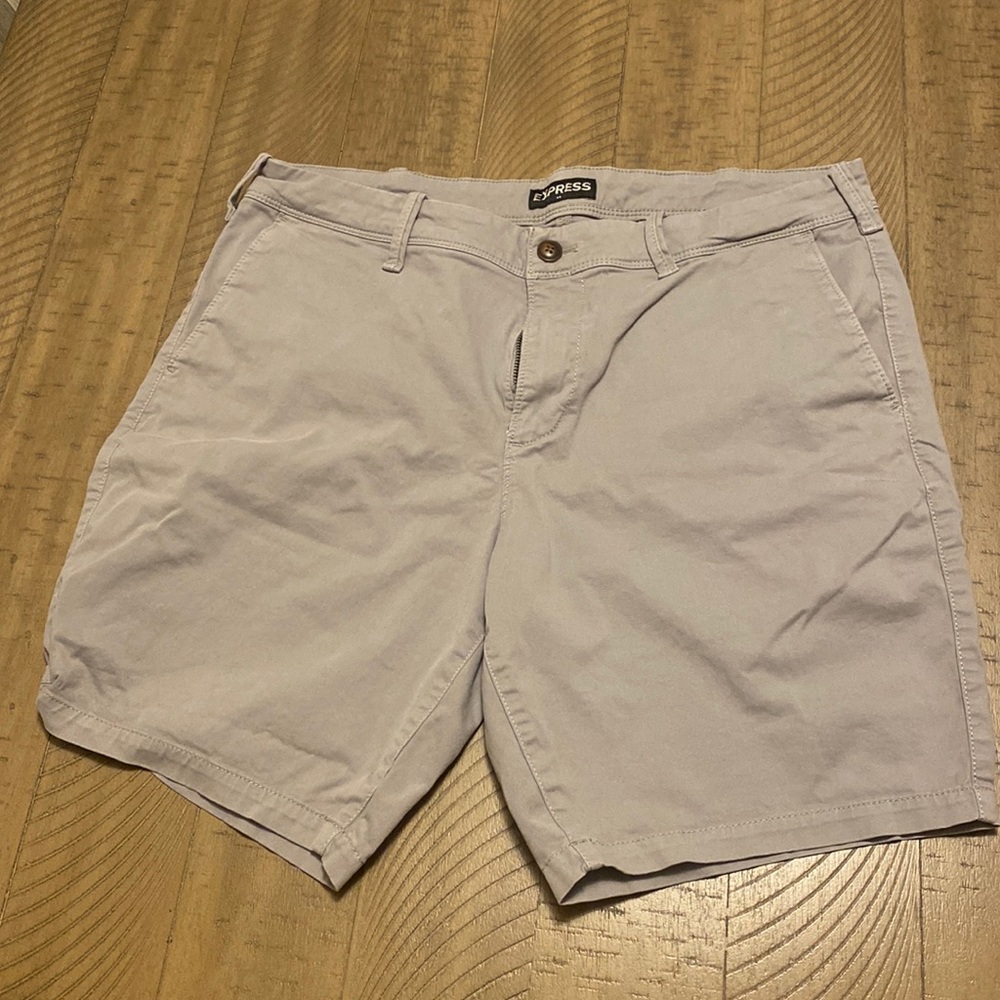 Express, size 33 waist, 97% cotton 3% spandex
